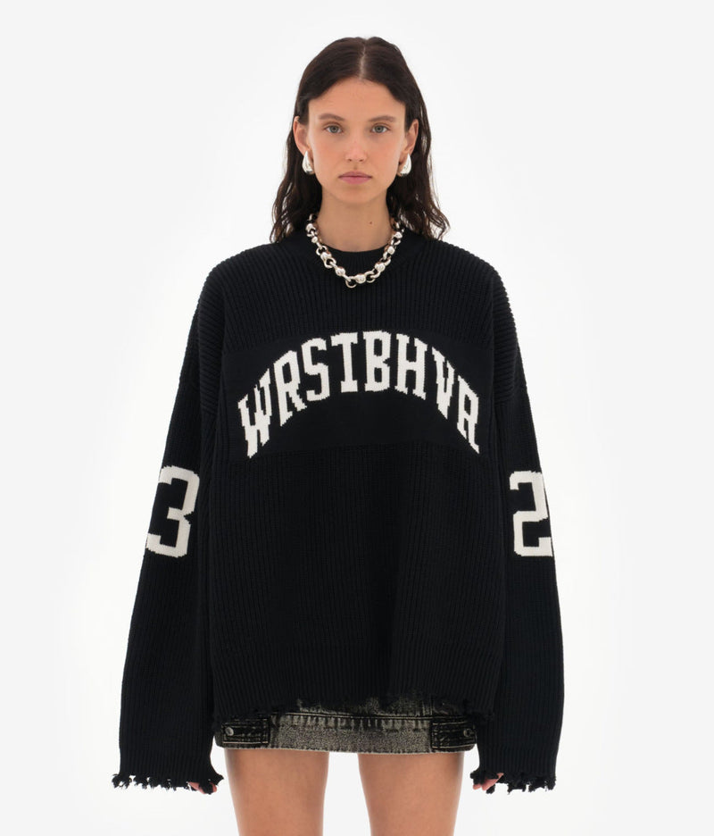 Well Tailored Sweater with a Graceful Silhouette