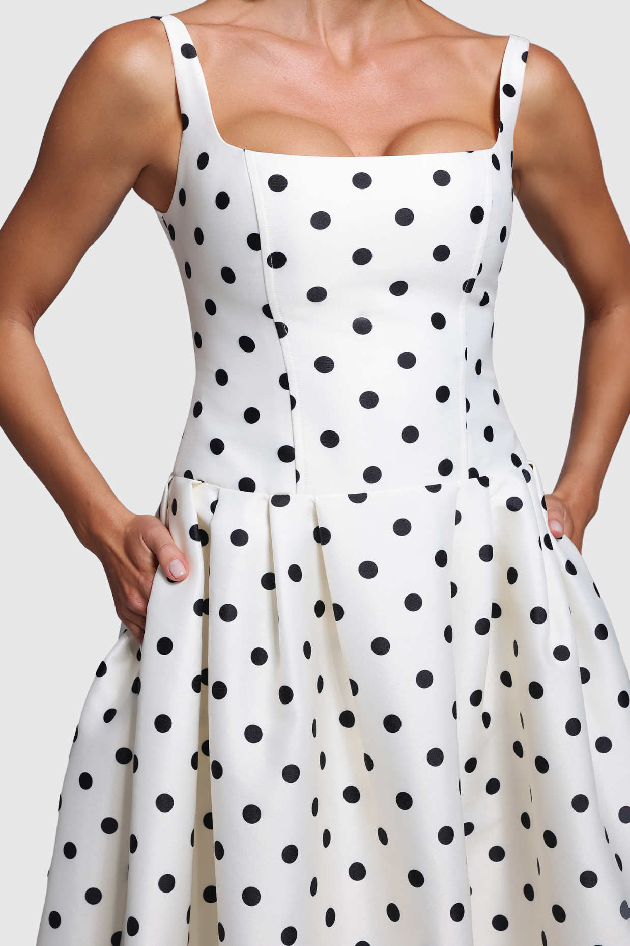 Well Tailored Dress with a Graceful Silhouette