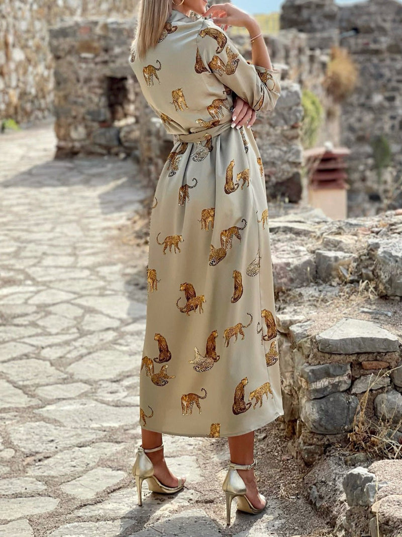 Effortlessly Elegant Dress with a Timeless Design