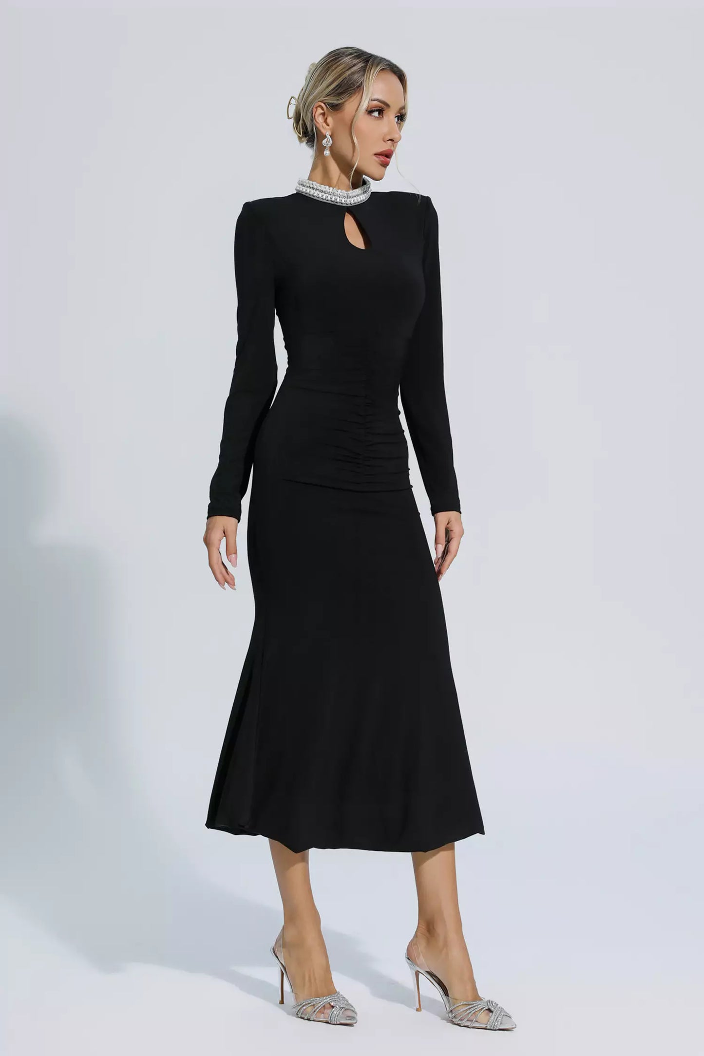 Well Tailored Dress with a Graceful Silhouette