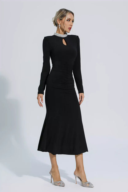 Well Tailored Dress with a Graceful Silhouette