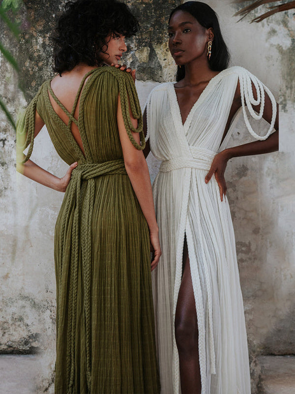Beautifully Finished Dress in a Timeless Design