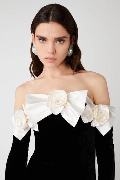 Beautifully Finished Dress in a Timeless Design
