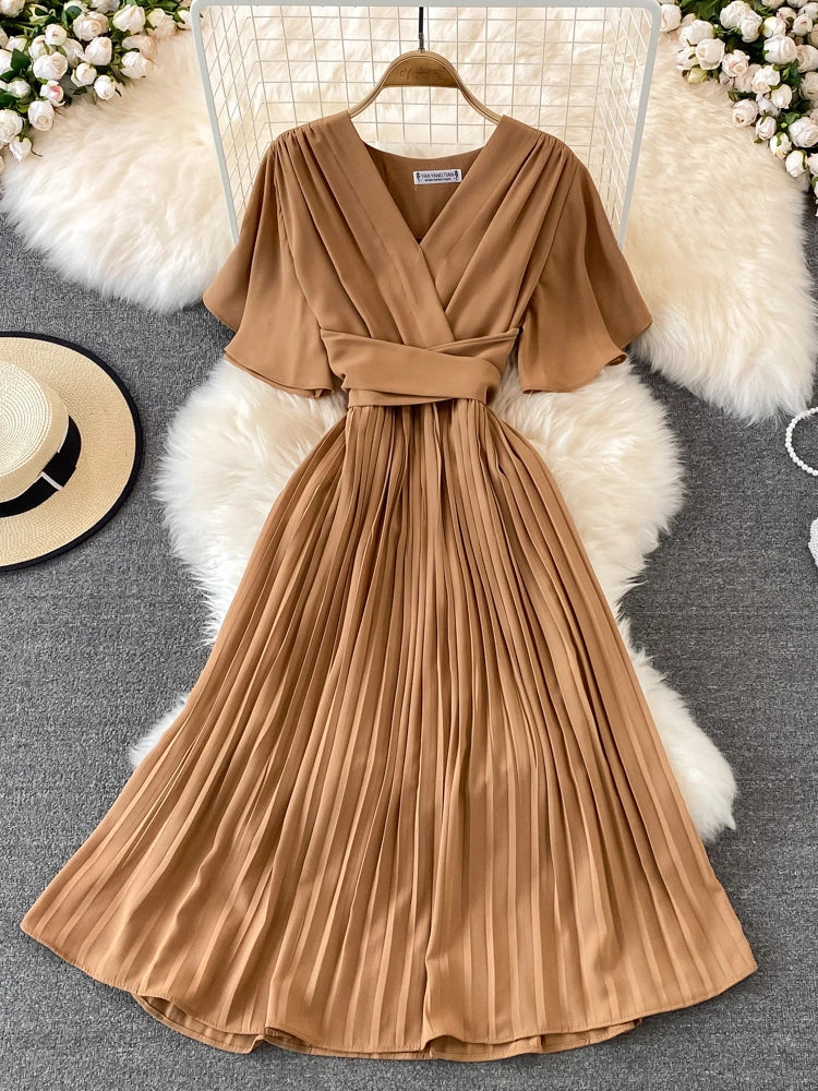 Well Tailored Dress with a Graceful Silhouette