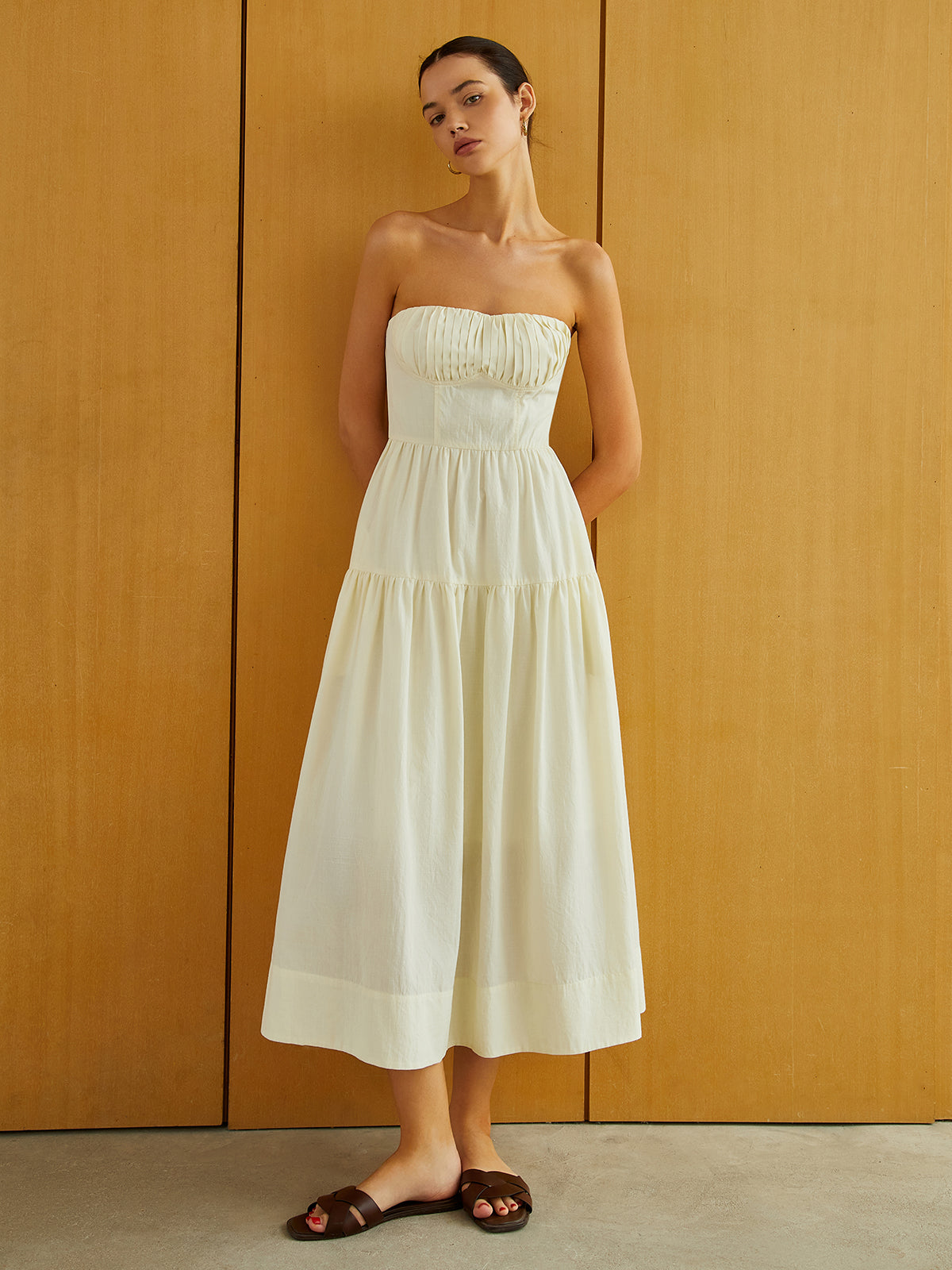 Beautifully Finished Dress in a Timeless Design