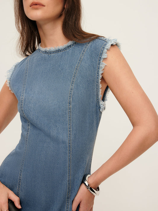 Well Tailored Dress with a Graceful Silhouette