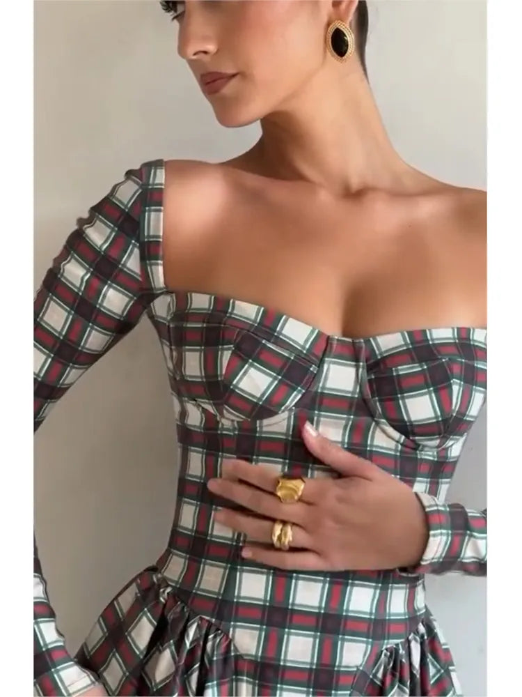 Effortlessly Elegant Dress with a Timeless Design