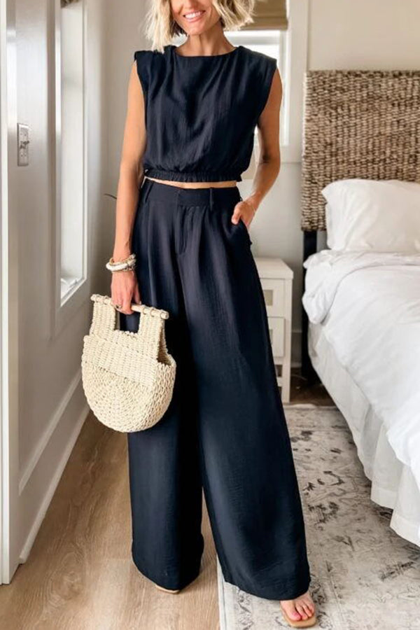 Effortlessly Elegant Pants with a Timeless Design