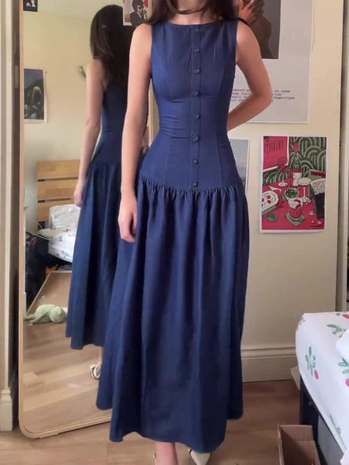 Sophisticated Dress with a Clean Classic Look