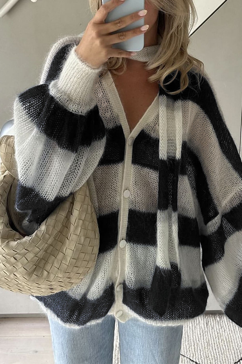 Well Tailored Cardigan with a Graceful Silhouette