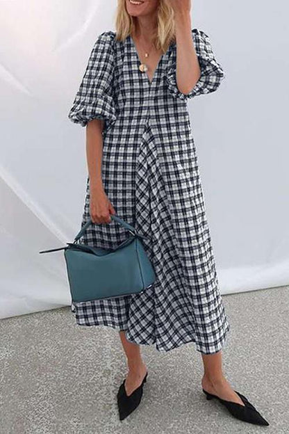 Beautifully Finished Dress in a Timeless Design