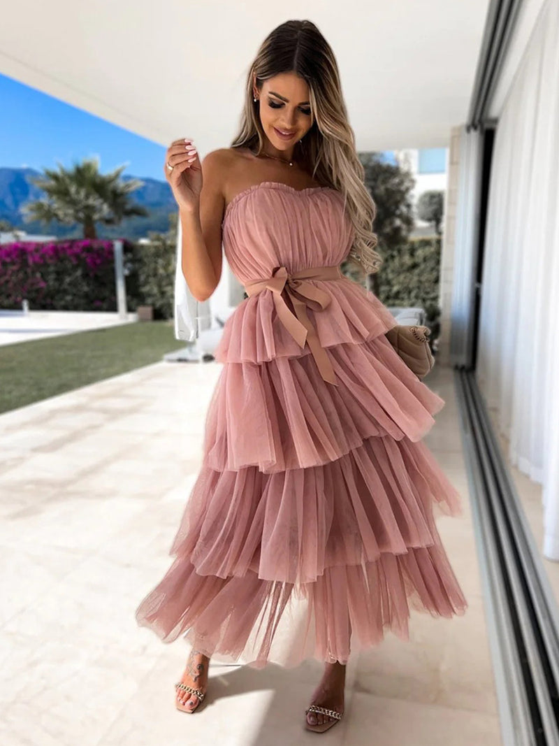 Beautifully Finished Dress in a Timeless Design