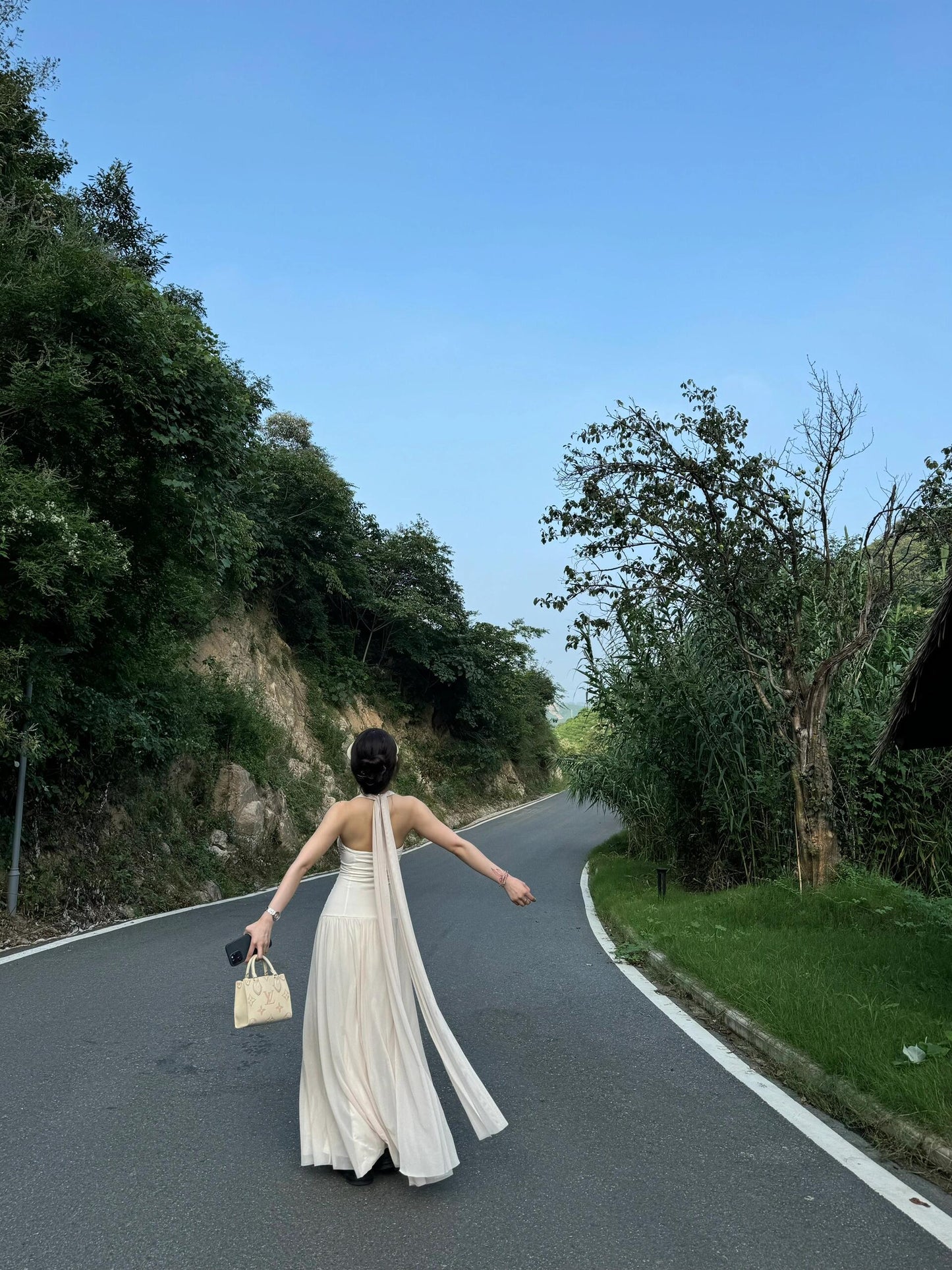 Effortlessly Elegant Dress with a Timeless Design