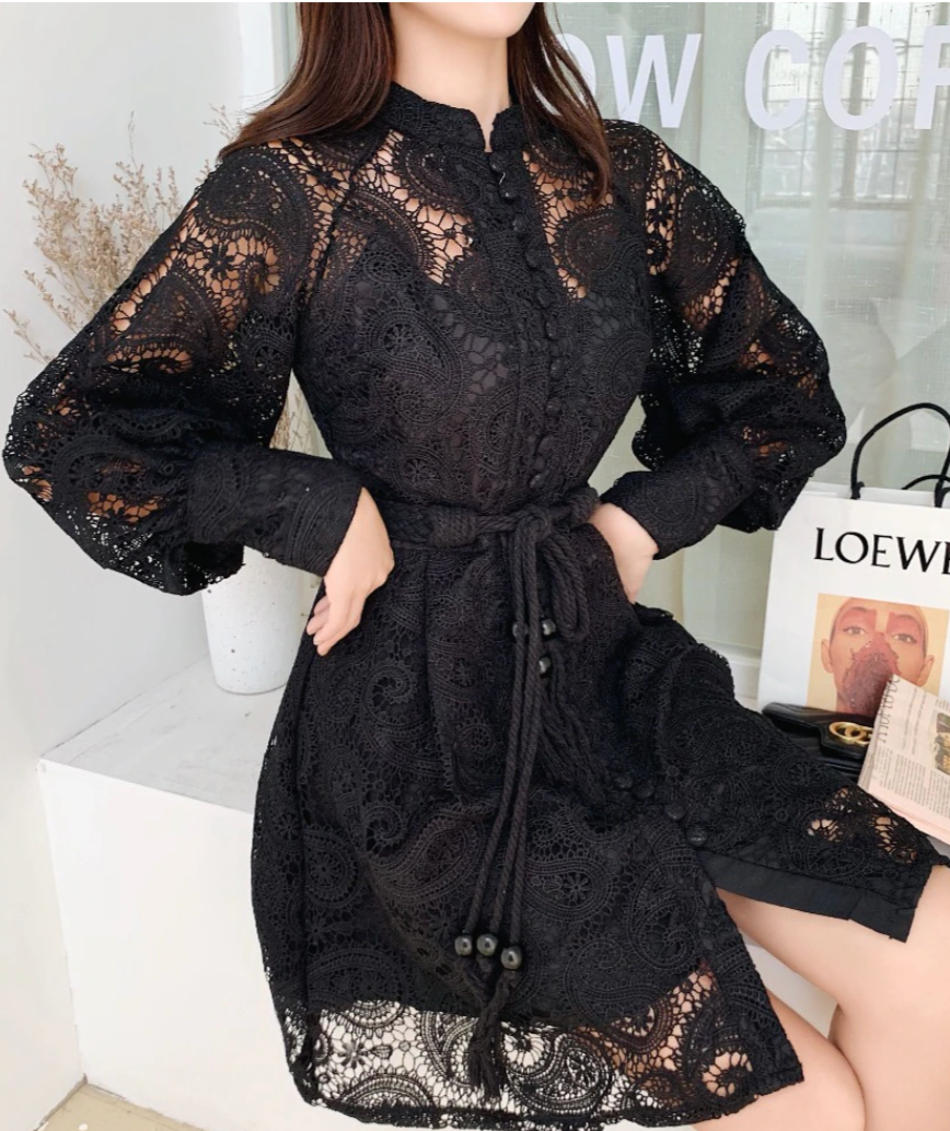 Well Tailored Dress with a Graceful Silhouette