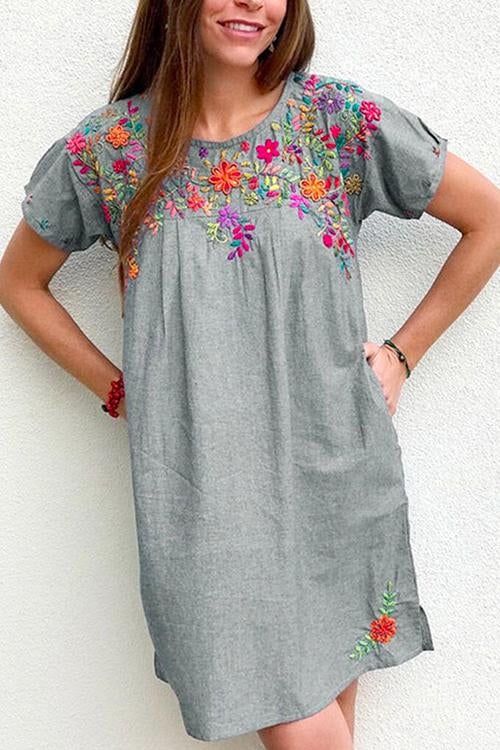 Classic Vintage Dress with a Flattering Fit