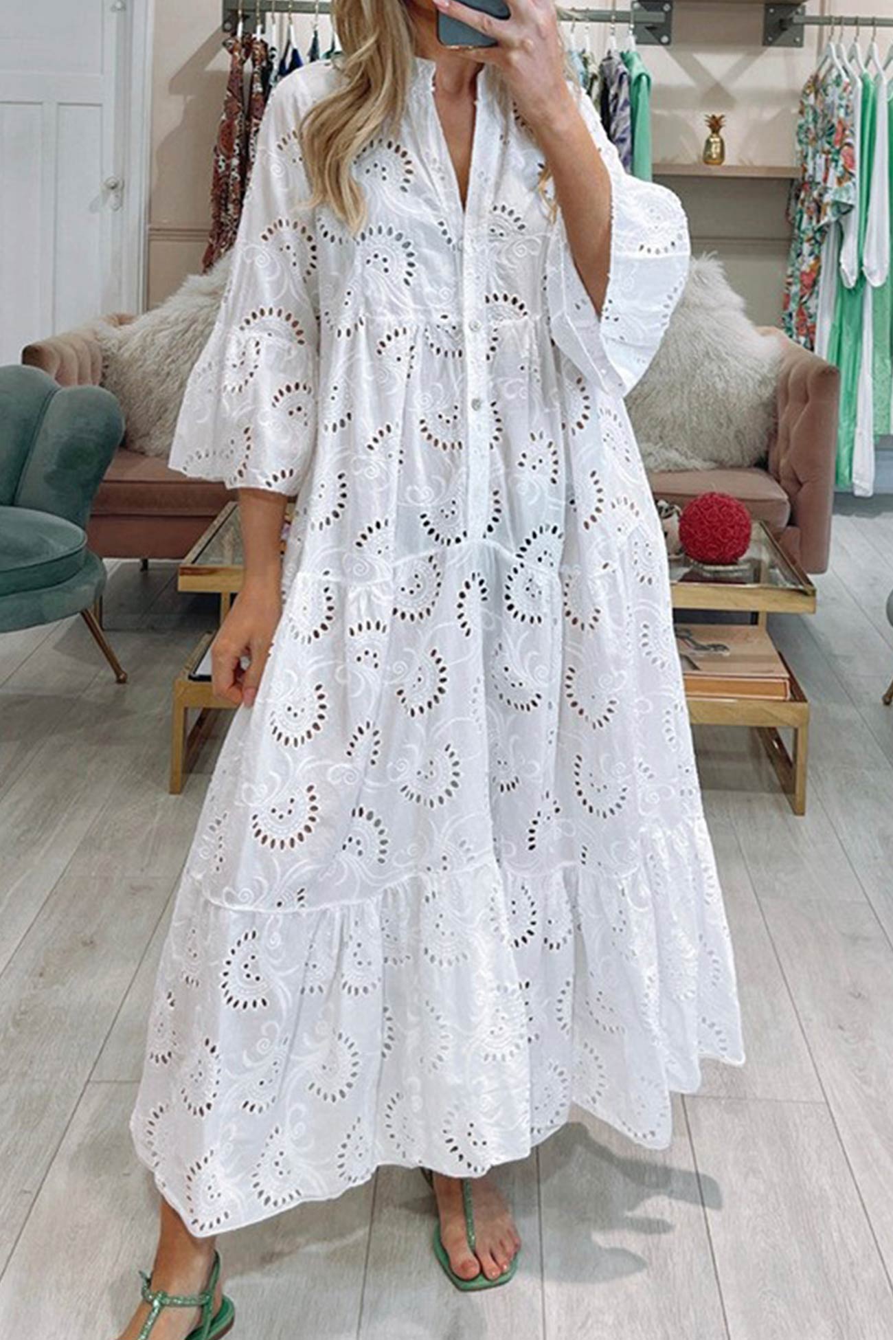 Effortlessly Elegant Dress with a Timeless Design