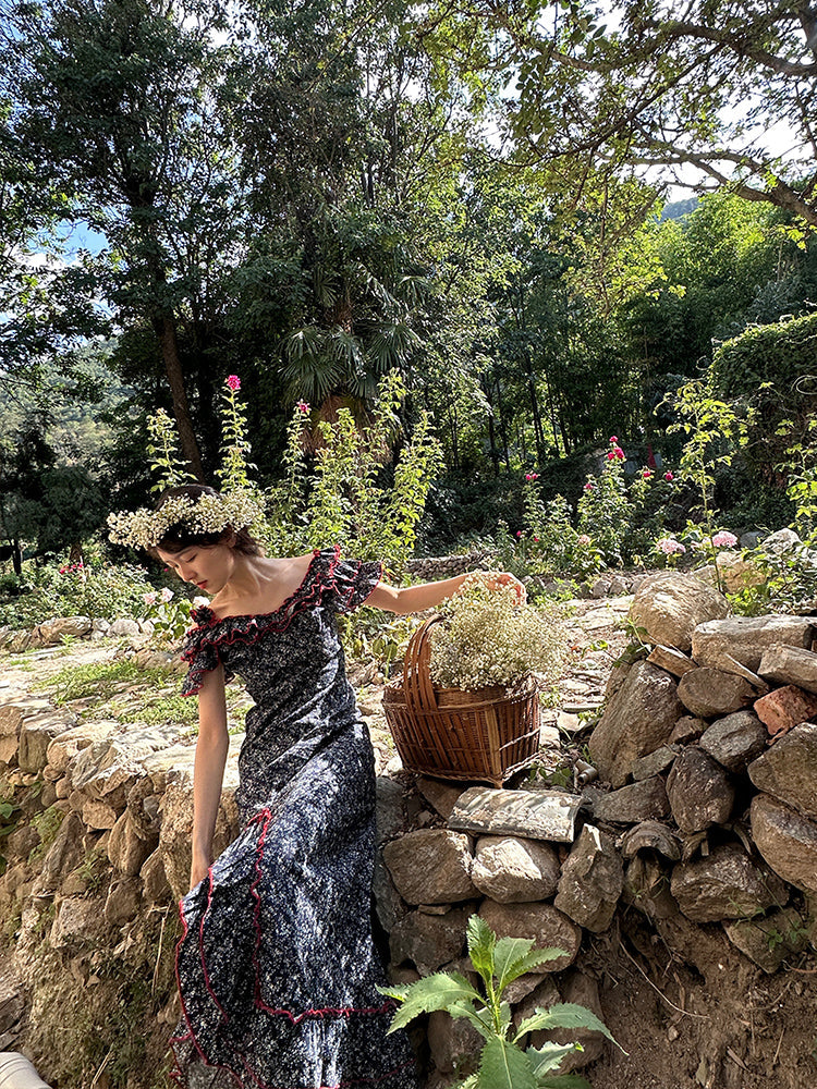 Classic Vintage Dress with a Flattering Fit