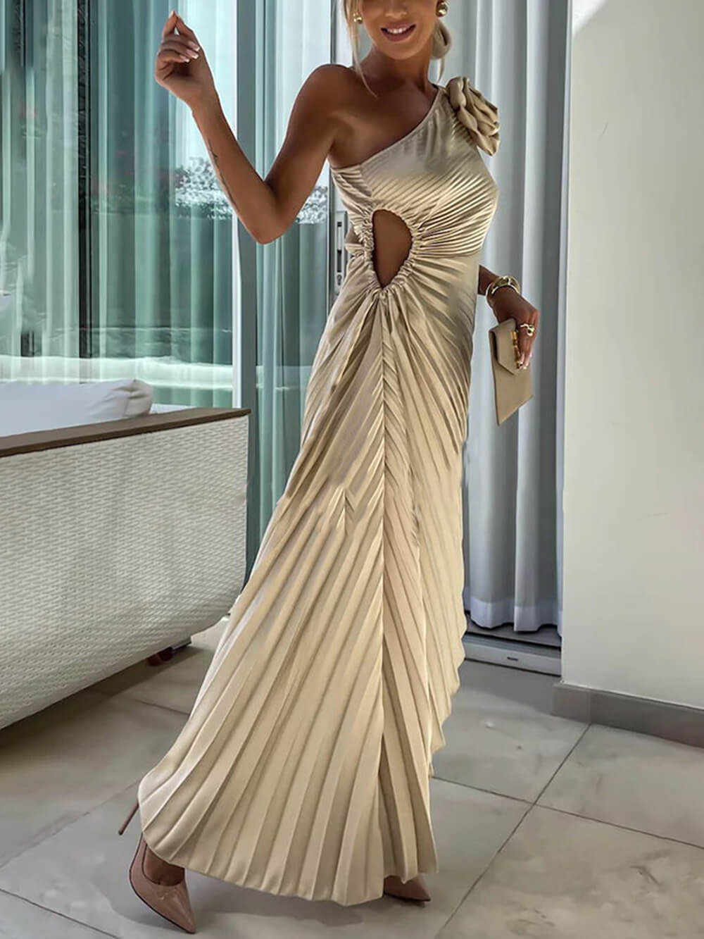 Gracefully Styled Dress for Any Occasion