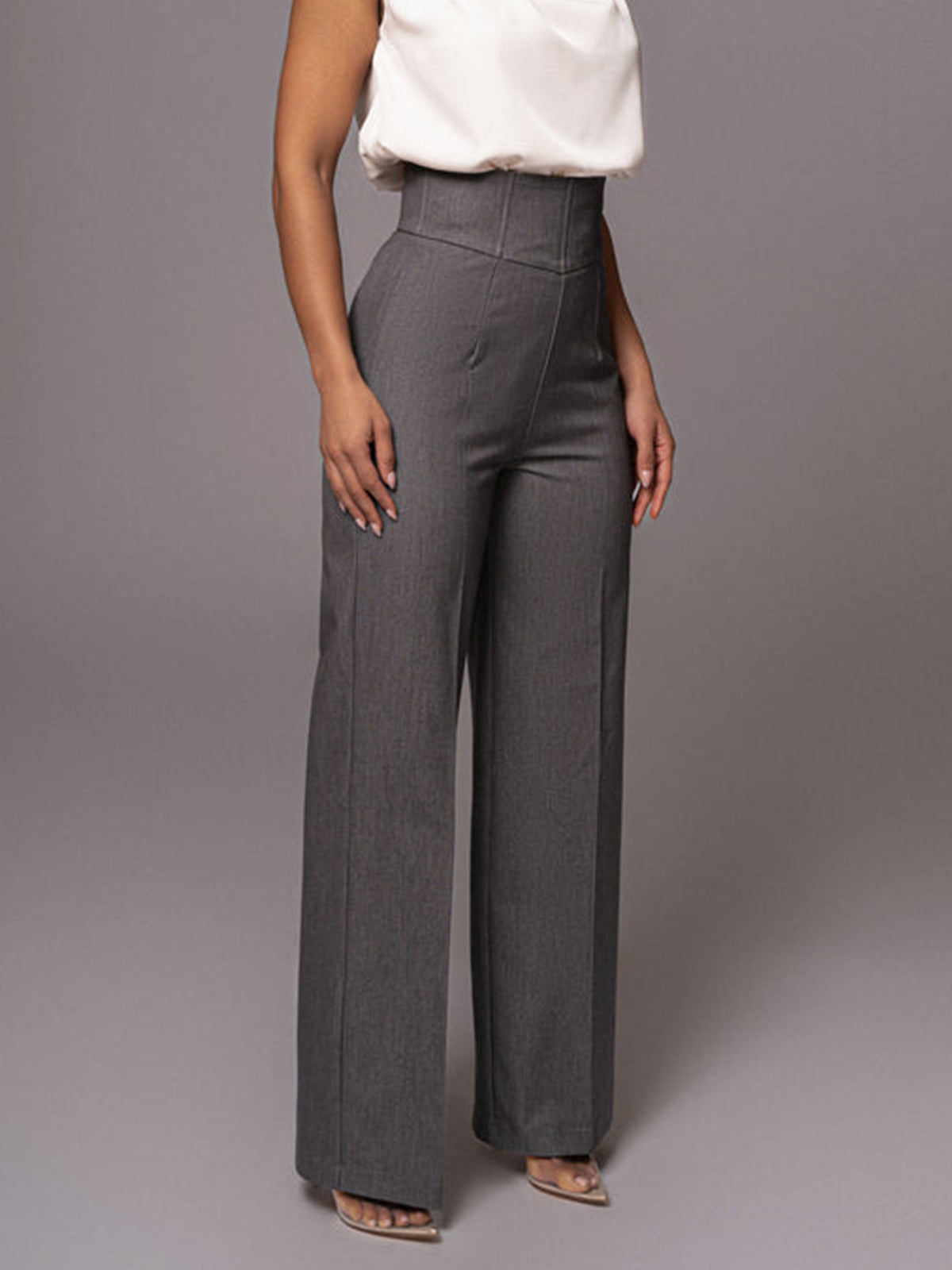 Effortlessly Elegant Pants with a Timeless Design
