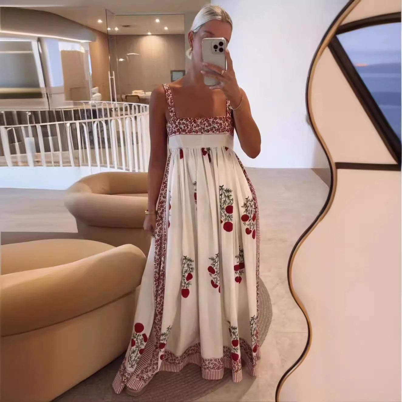 Effortlessly Elegant Dress with a Timeless Design