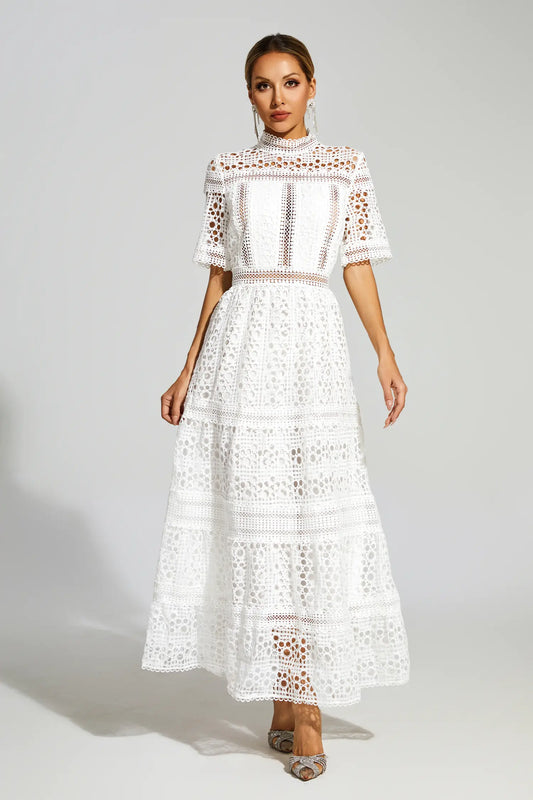 Effortlessly Elegant Dress with a Timeless Design