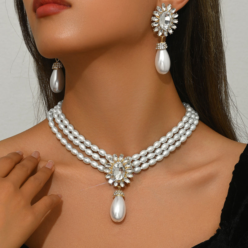 Beautiful Pearl Necklace with Unique Style