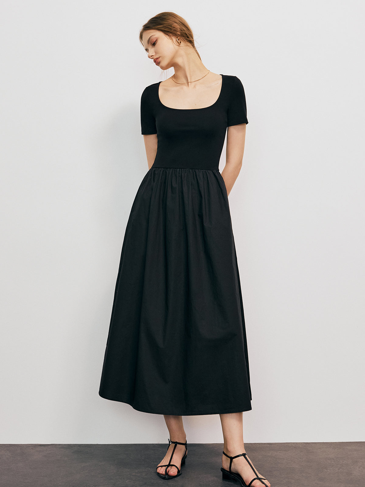 Effortlessly Elegant Dress with a Timeless Design