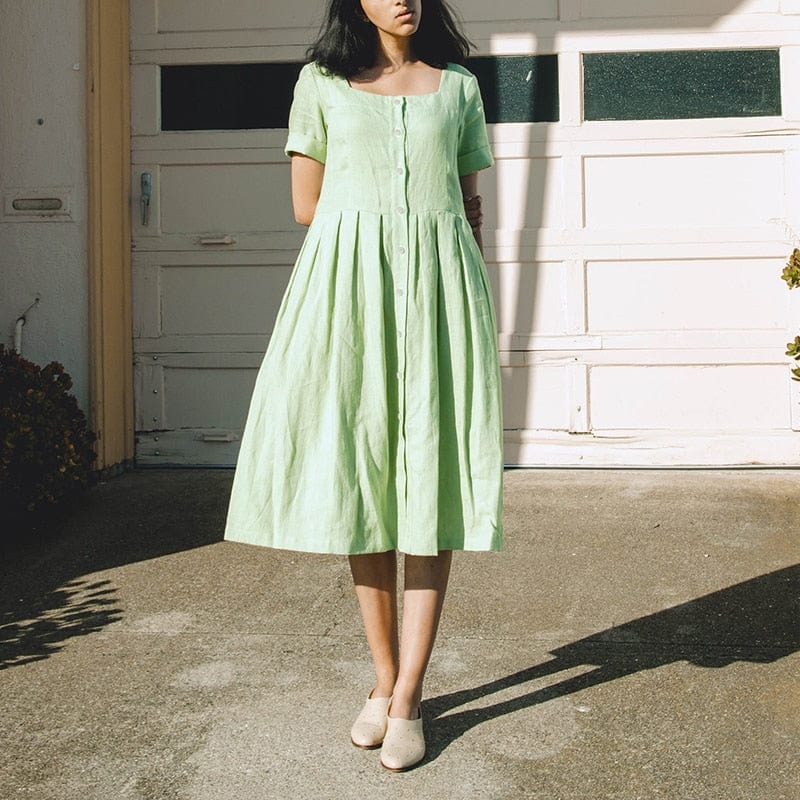 Well Tailored Dress with a Graceful Silhouette