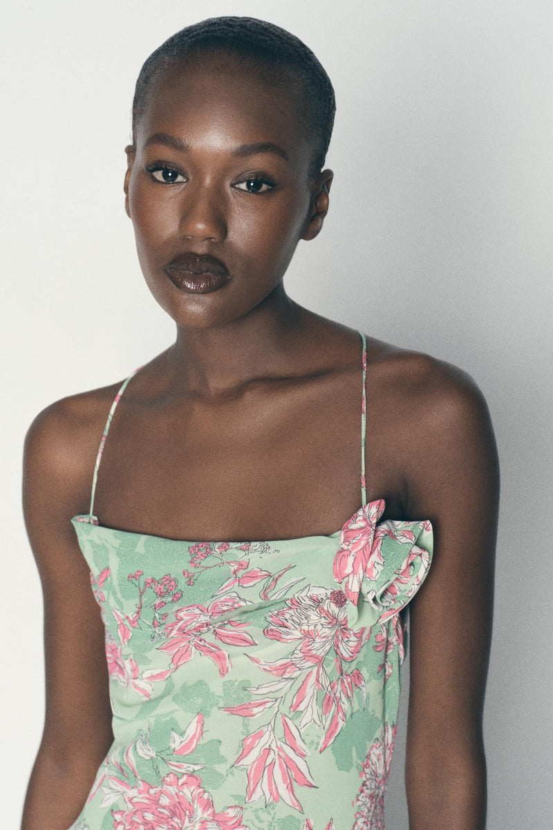 Well Tailored Dress with a Graceful Silhouette