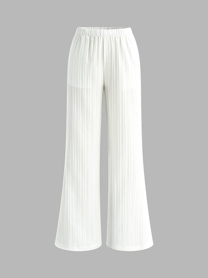 Effortlessly Elegant Pants with a Timeless Design