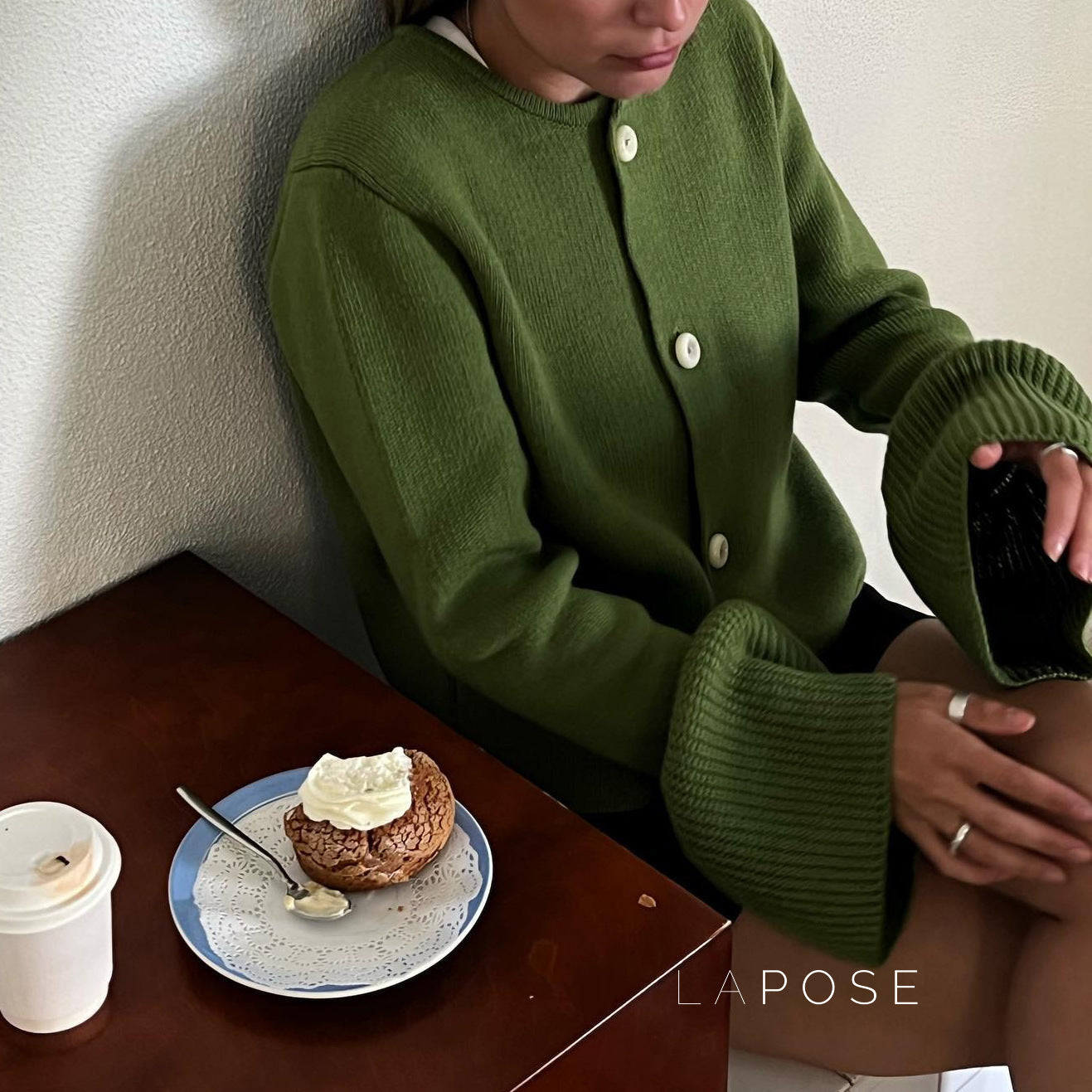 Effortlessly Elegant Cardigan with a Timeless Design