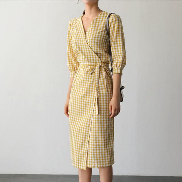 Well Tailored Dress with a Graceful Silhouette