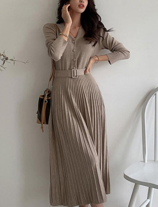Well Tailored Dress with a Graceful Silhouette