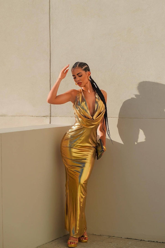 Beautifully Finished Dress in a Timeless Design