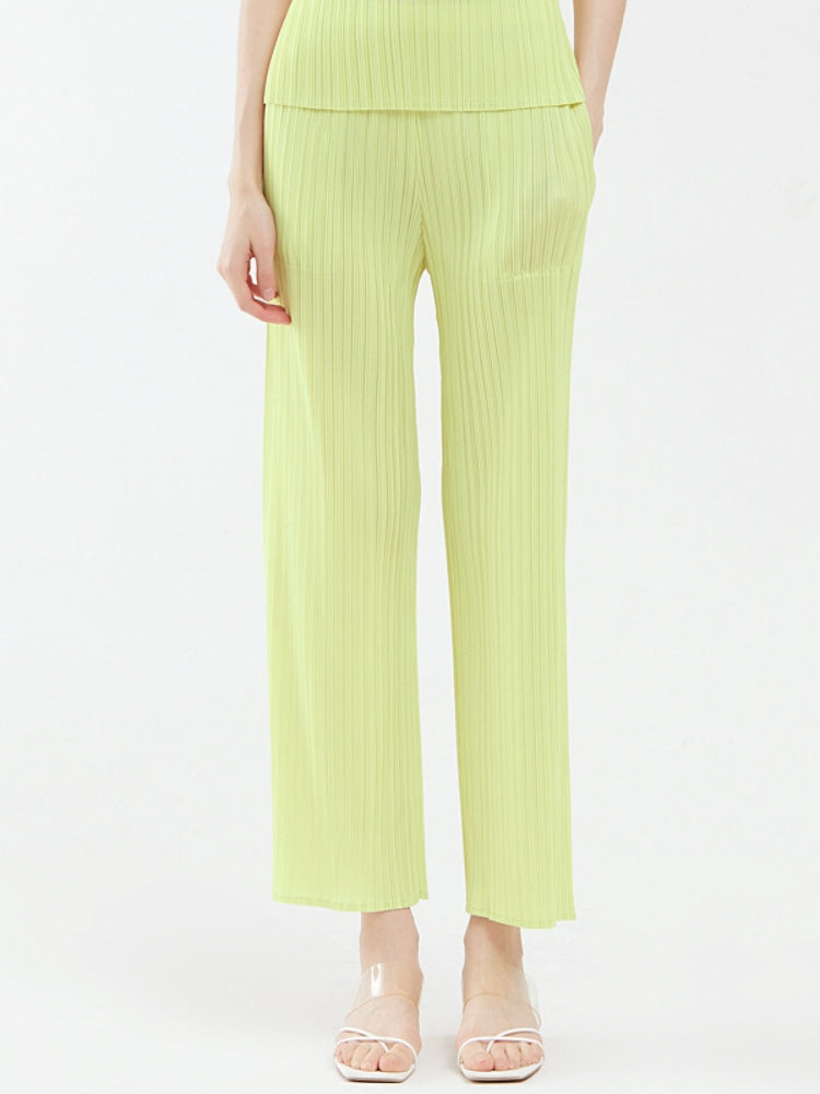 Well Tailored Pants with a Graceful Silhouette