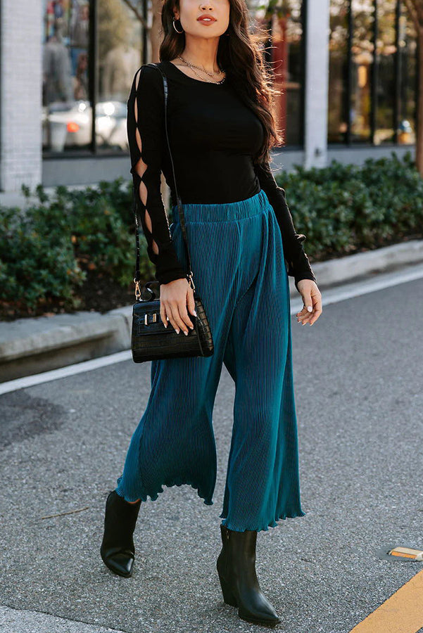 Effortlessly Elegant Pants with a Timeless Design