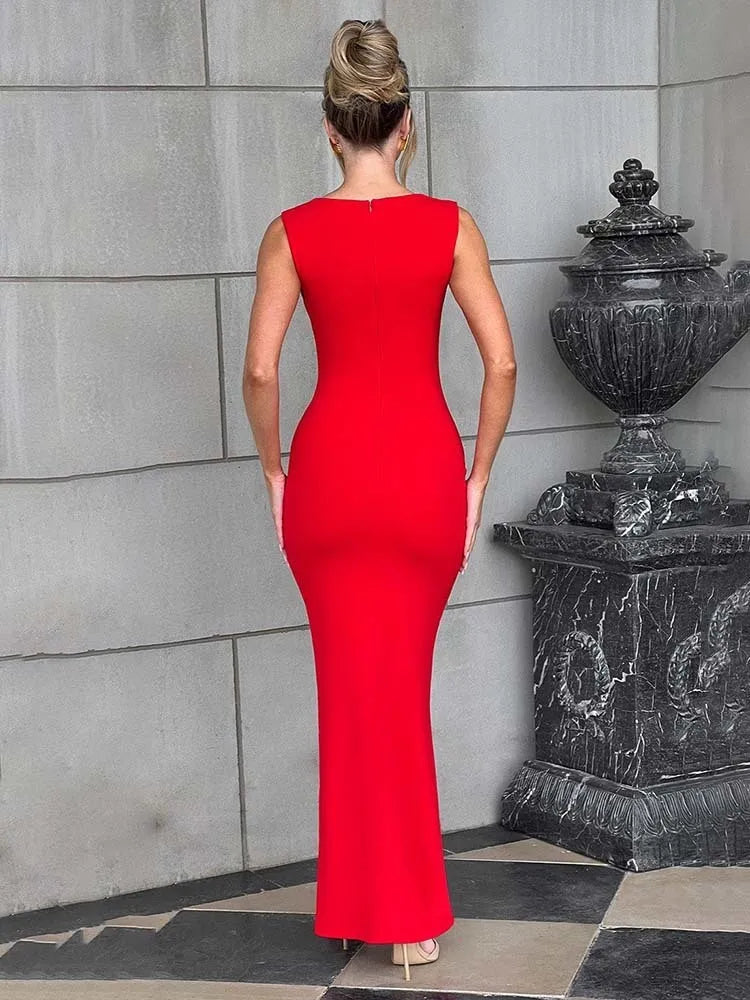 Beautifully Finished Dress in a Timeless Design