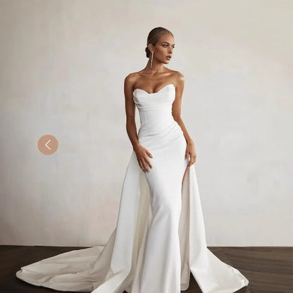 Beautifully Finished Dress in a Timeless Design