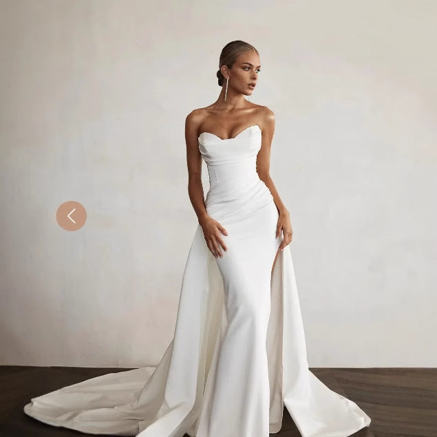Beautifully Finished Dress in a Timeless Design