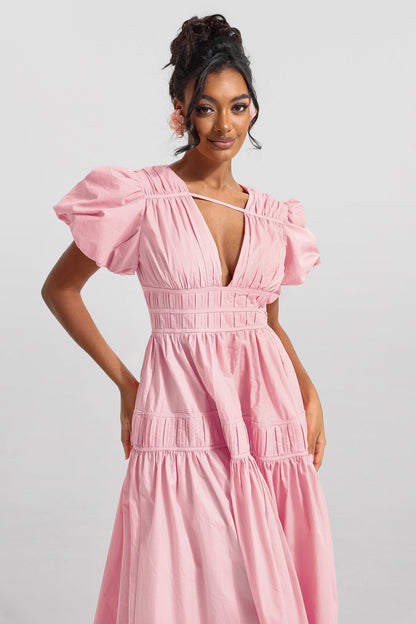 Well Tailored Dress with a Graceful Silhouette