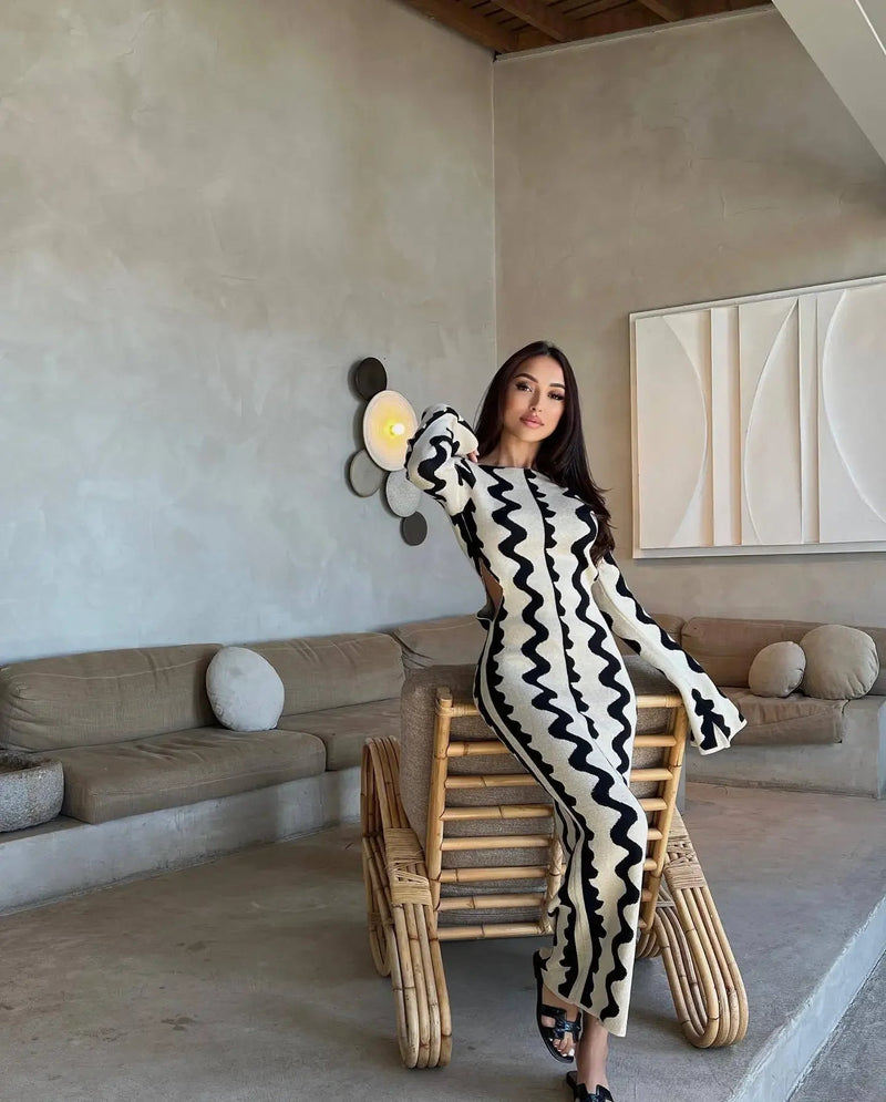 Beautifully Finished Dress in a Timeless Design