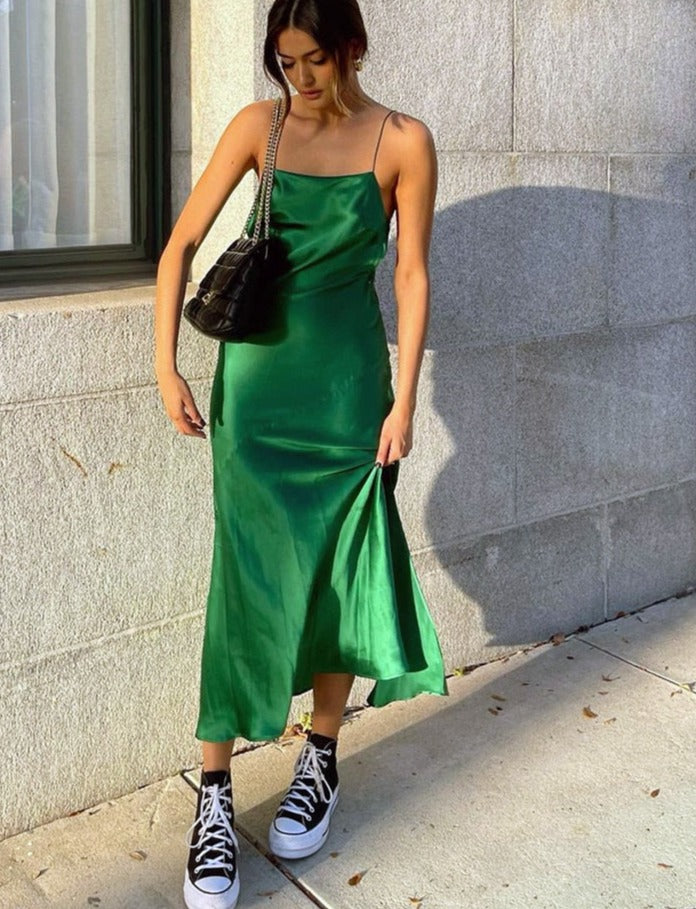 Beautifully Finished Dress in a Timeless Design
