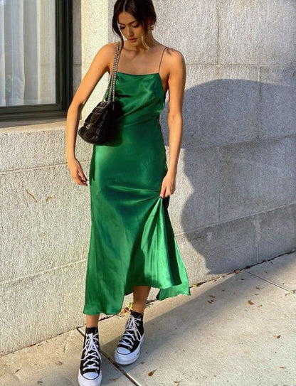 Beautifully Finished Dress in a Timeless Design
