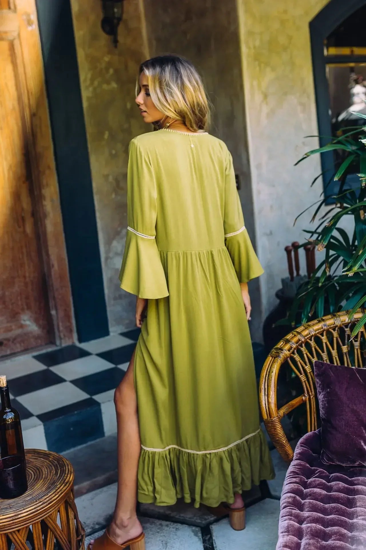 Well Tailored Dress with a Graceful Silhouette