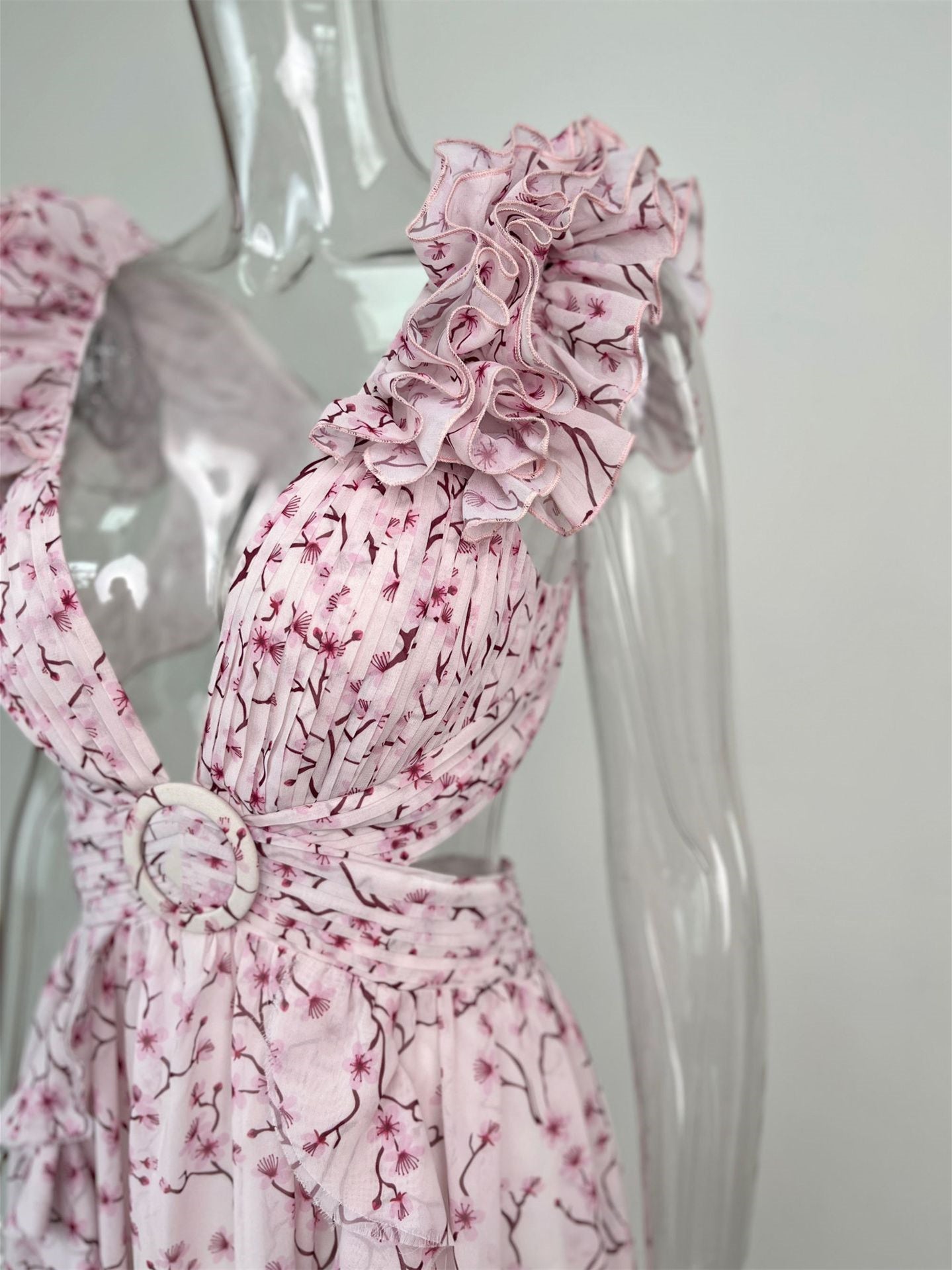 Well Tailored Dress with a Graceful Silhouette