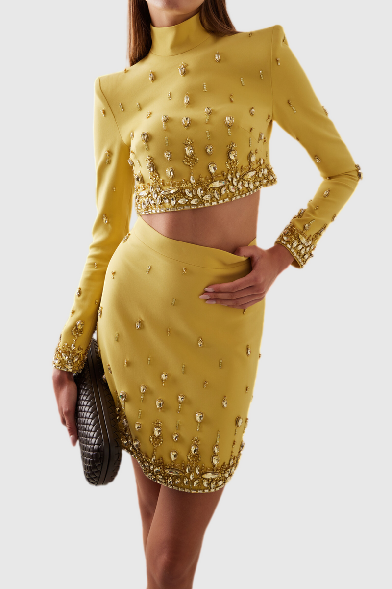 Gracefully Styled Garment for Any Occasion
