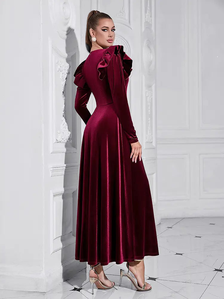 Beautifully Crafted Dress in a Classic Style