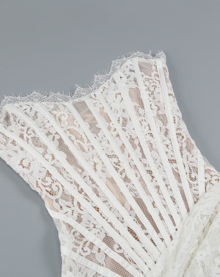 Beautifully Finished Dress in a Timeless Design