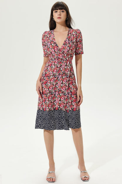 Gracefully Styled Dress for Any Occasion