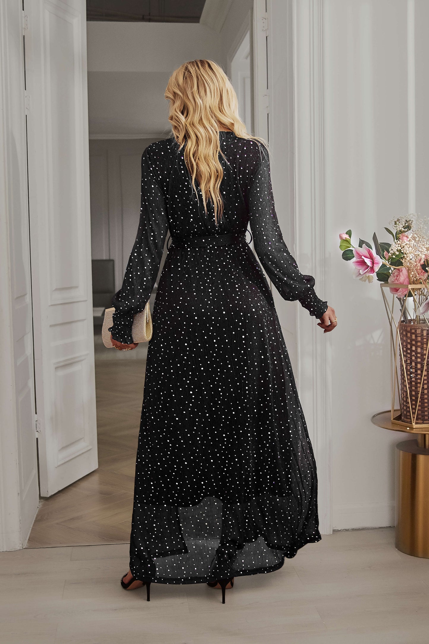 Effortlessly Elegant Dress with a Timeless Design
